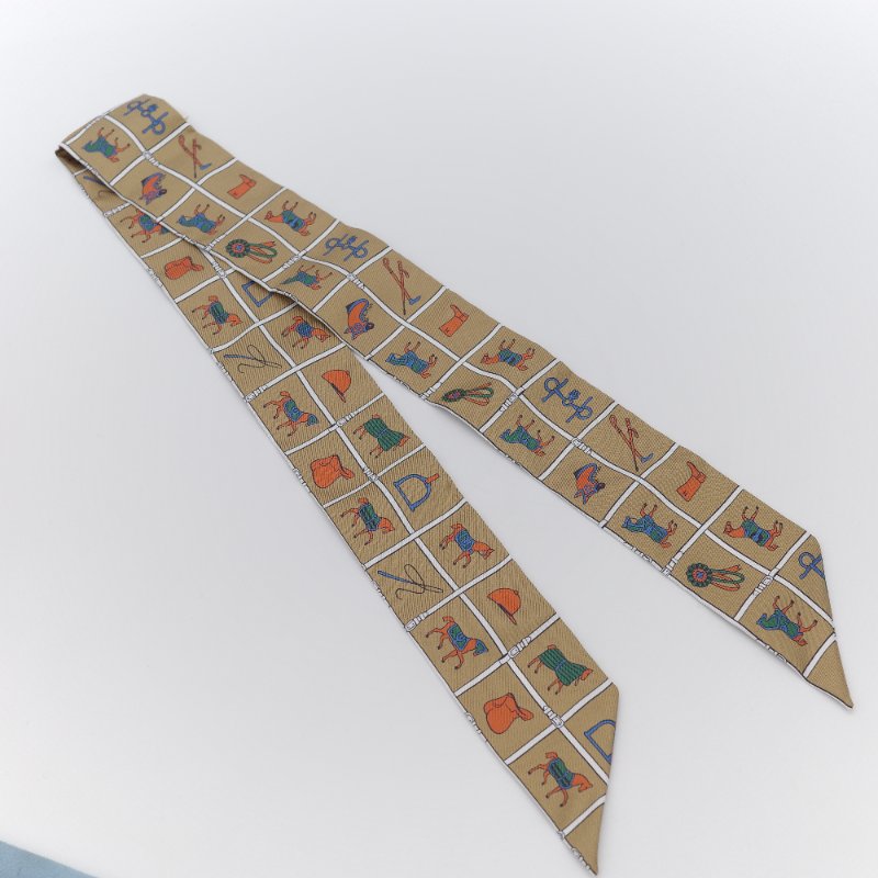 Hermès 愛馬仕 Couvertures et Tenues de Jour 斜紋真絲 Twilly 長絲巾-1