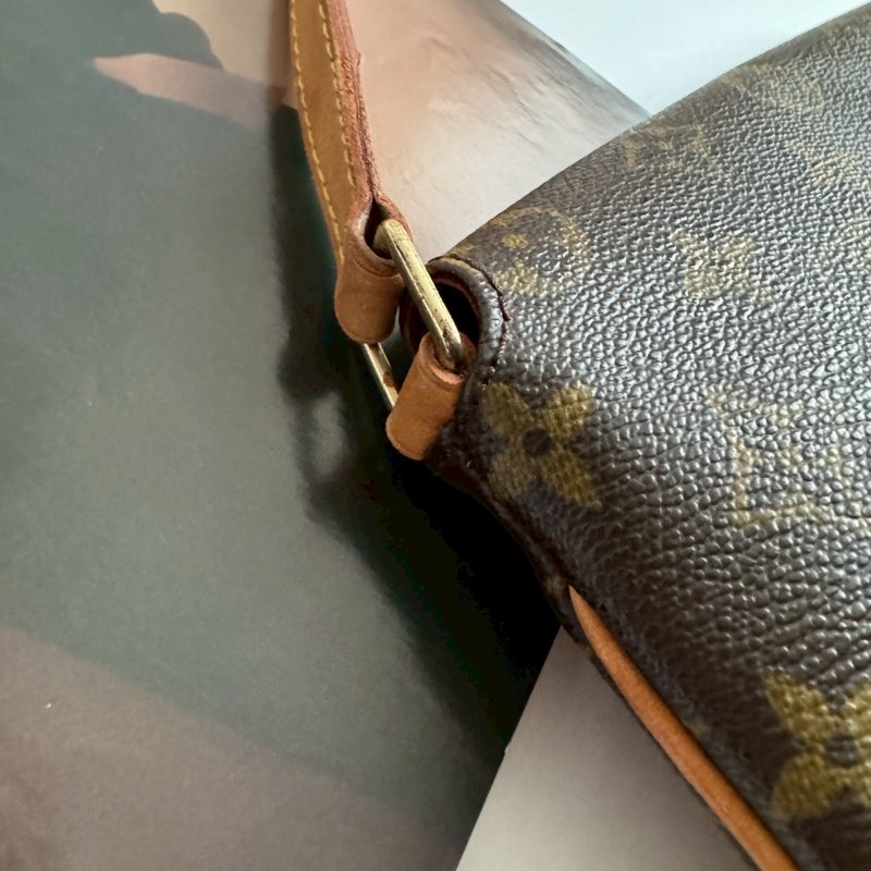 🌟經典款 LV 經典花紋翻蓋吸釦橫版王菲包-6