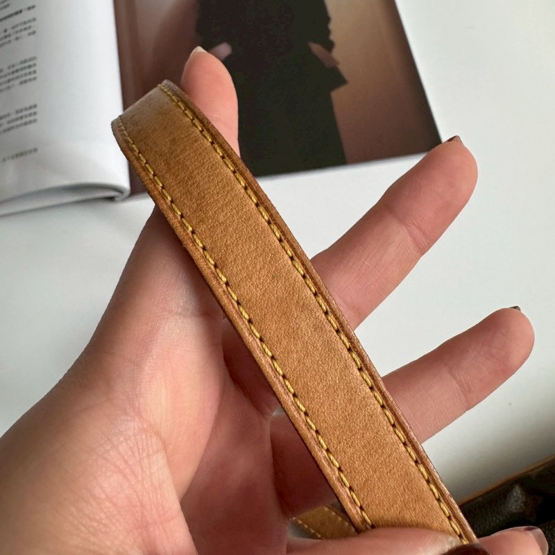 🌟經典款 LV 經典花紋翻蓋吸釦橫版王菲包-19