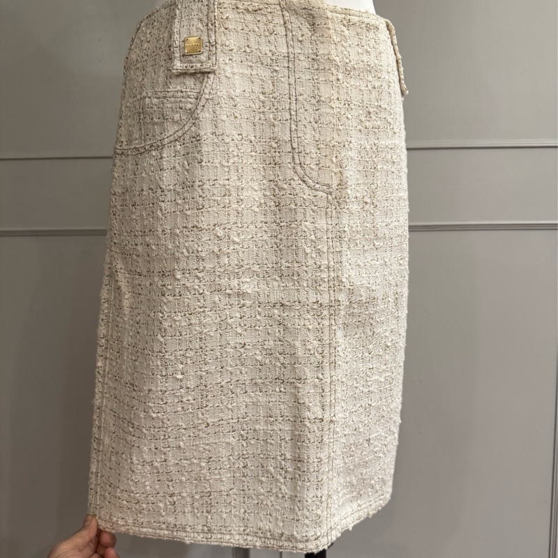 《新歡舊愛》正品CHANEL米白色系呢喃短裙38/S-9