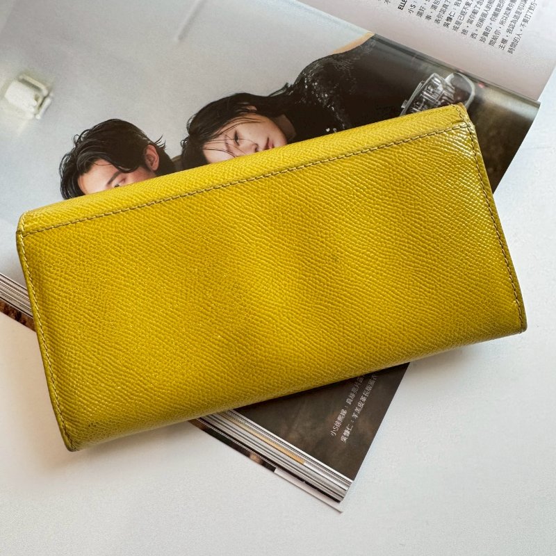 ✨特殊色 BURBERRY 芥末綠牛皮釦式長夾-1