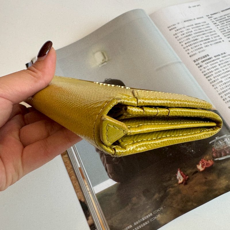 ✨特殊色 BURBERRY 芥末綠牛皮釦式長夾-19