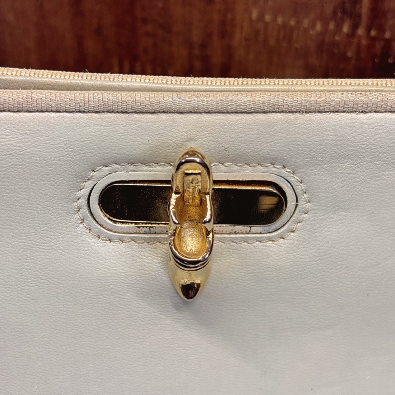 Salvatore Ferragamo 金色鏈條手提包-1