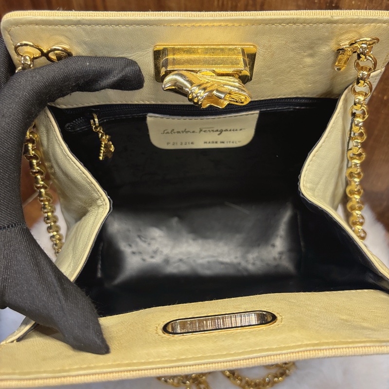 Salvatore Ferragamo 金色鏈條手提包-6