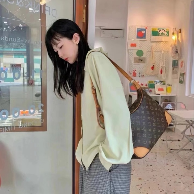 【98新 ✨ 全網最低價！】Louis Vuitton 牛角包中號 男女皆百搭！-2