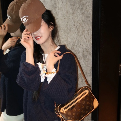 【97新 ✨ 全網最低價！】Louis Vuitton 開口笑