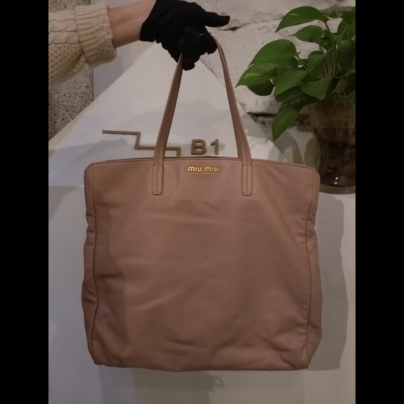 MIUMIU 雙帶粉膚皮大托特包-2