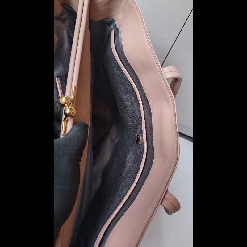 MIUMIU 雙帶粉膚皮大托特包-19