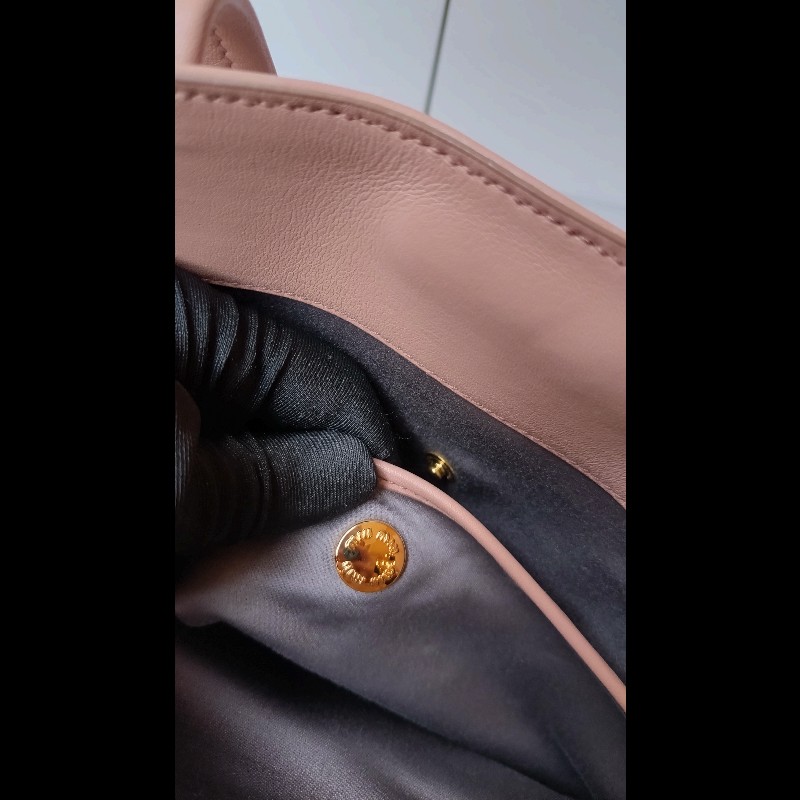 MIUMIU 雙帶粉膚皮大托特包-22