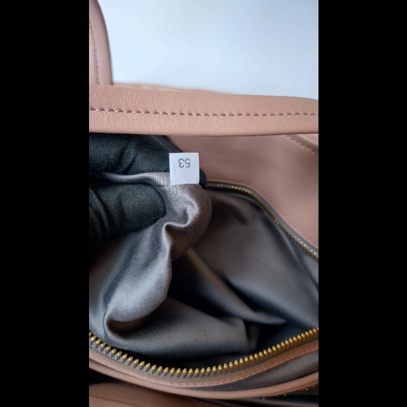 MIUMIU 雙帶粉膚皮大托特包-26