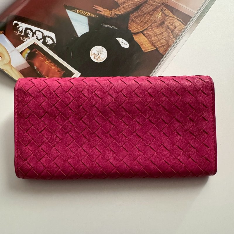 🎉近九成新 經典桃紅色編織牛皮釦式長夾-1