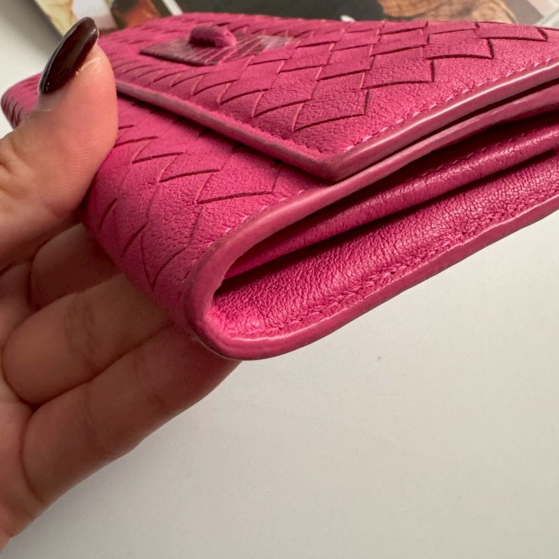 🎉近九成新 經典桃紅色編織牛皮釦式長夾-6