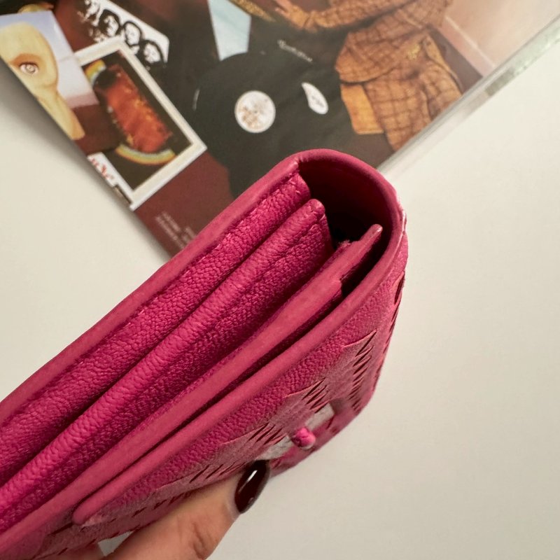 🎉近九成新 經典桃紅色編織牛皮釦式長夾-8