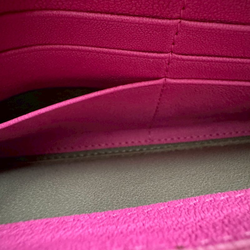 🎉近九成新 經典桃紅色編織牛皮釦式長夾-9