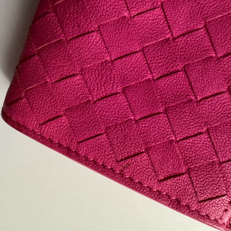 🎉近九成新 經典桃紅色編織牛皮釦式長夾-15