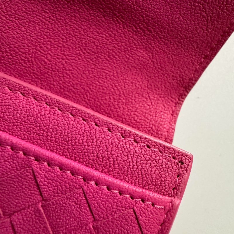 🎉近九成新 經典桃紅色編織牛皮釦式長夾-18