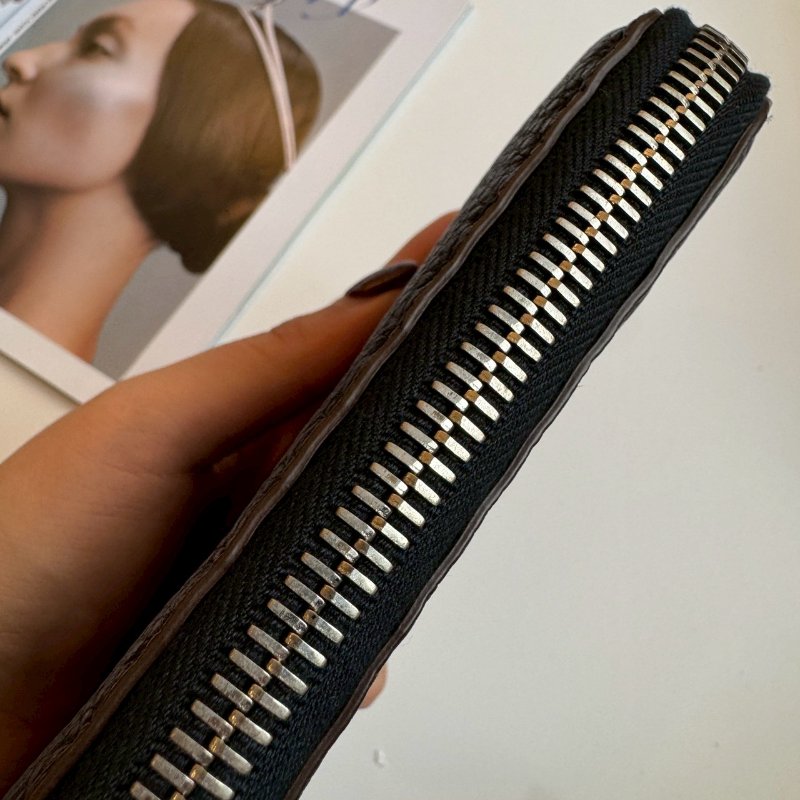 🌟送男生禮物 Fendi 深藍色皮革拉鍊長夾-3