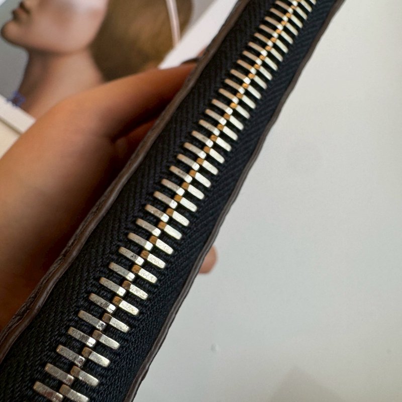 🌟送男生禮物 Fendi 深藍色皮革拉鍊長夾-6