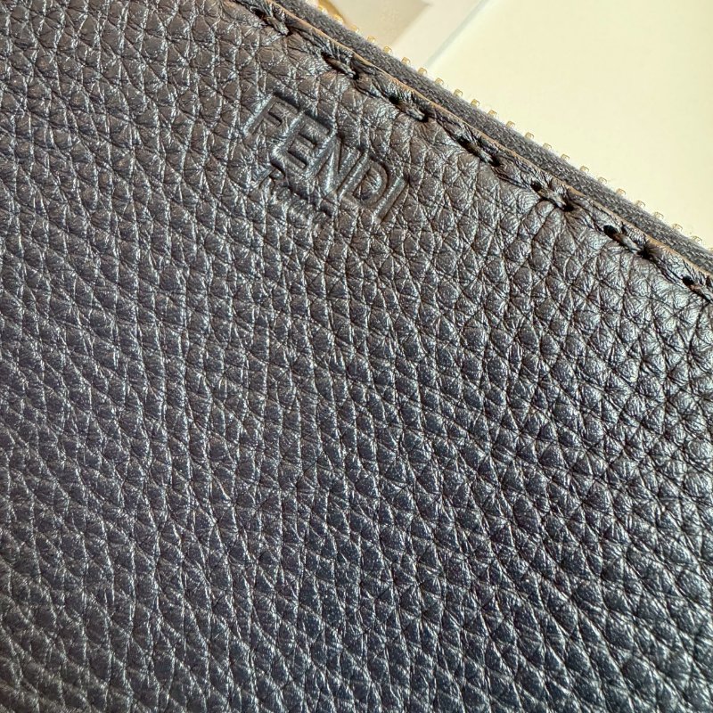 🌟送男生禮物 Fendi 深藍色皮革拉鍊長夾-16