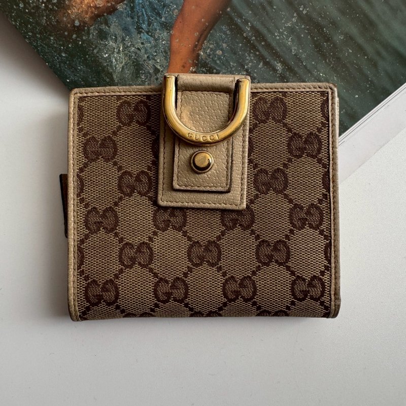 🎉絕版款 GUCCI 經典老花金色半月造型對開短夾-0