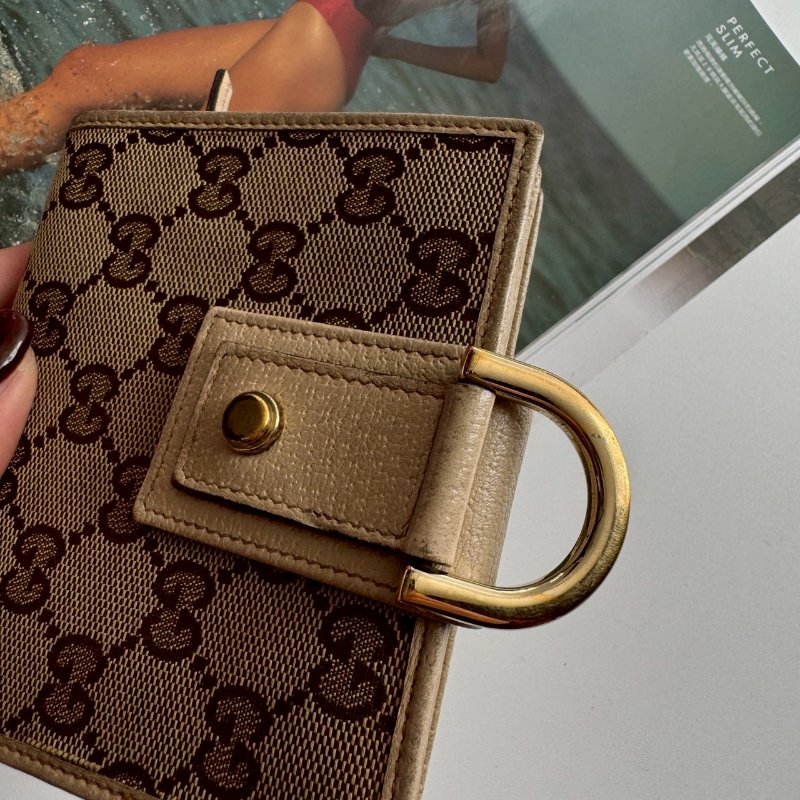 🎉絕版款 GUCCI 經典老花金色半月造型對開短夾-3