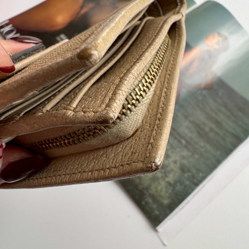 🎉絕版款 GUCCI 經典老花金色半月造型對開短夾-5