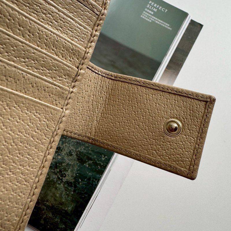 🎉絕版款 GUCCI 經典老花金色半月造型對開短夾-10