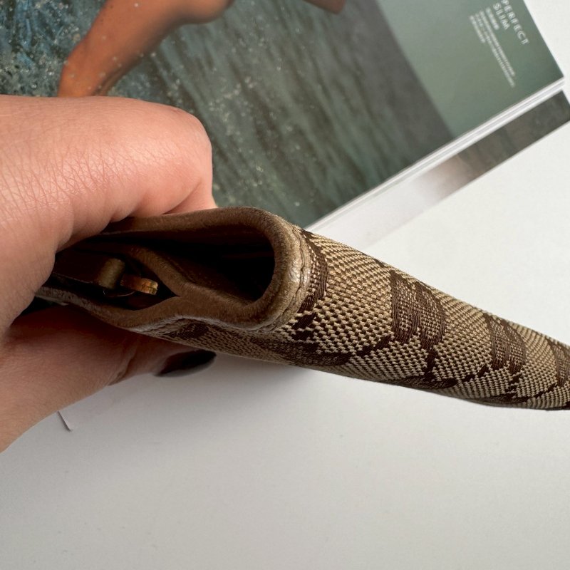 🎉絕版款 GUCCI 經典老花金色半月造型對開短夾-14