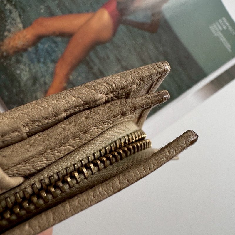 🎉絕版款 GUCCI 經典老花金色半月造型對開短夾-16