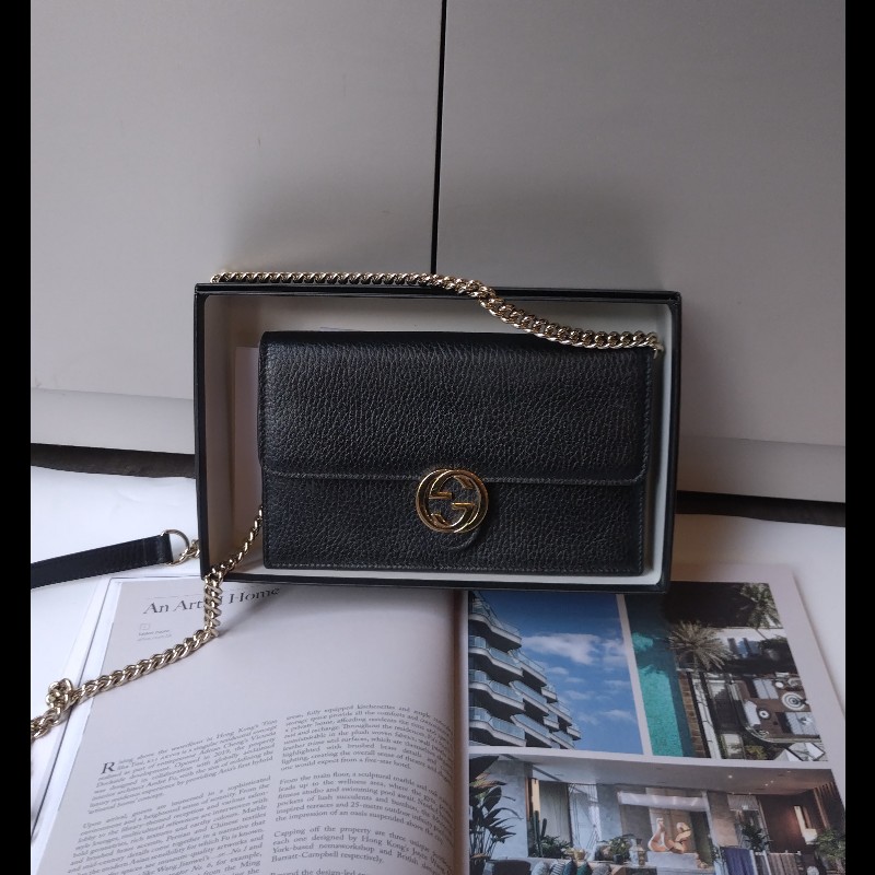 Gucci 金鍊黑皮革GG 釦斜背小包WOC-0