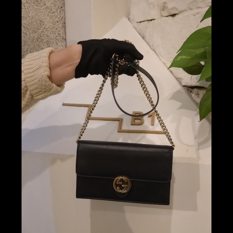 Gucci 金鍊黑皮革GG 釦斜背小包WOC-3