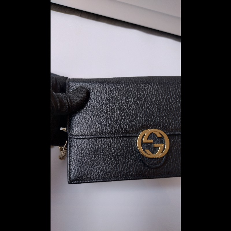 Gucci 金鍊黑皮革GG 釦斜背小包WOC-6