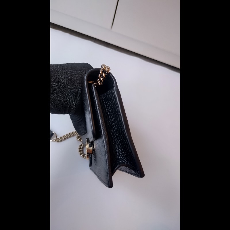 Gucci 金鍊黑皮革GG 釦斜背小包WOC-12