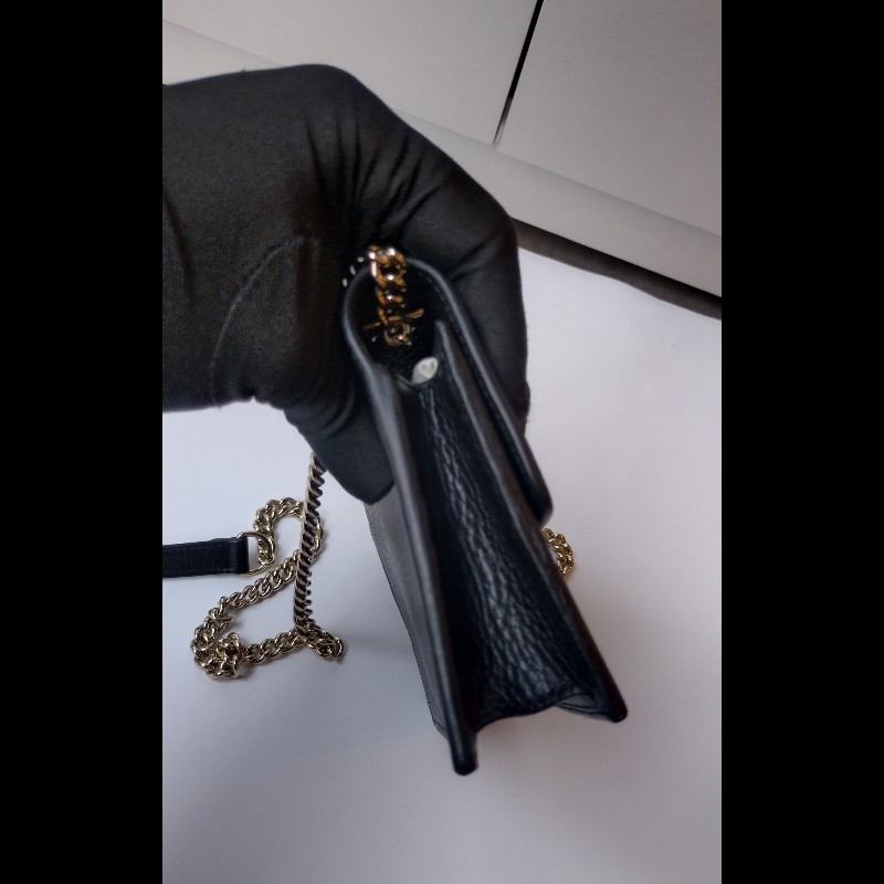 Gucci 金鍊黑皮革GG 釦斜背小包WOC-13