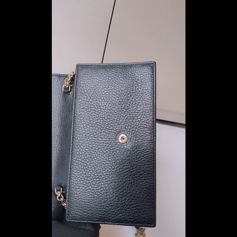 Gucci 金鍊黑皮革GG 釦斜背小包WOC-14