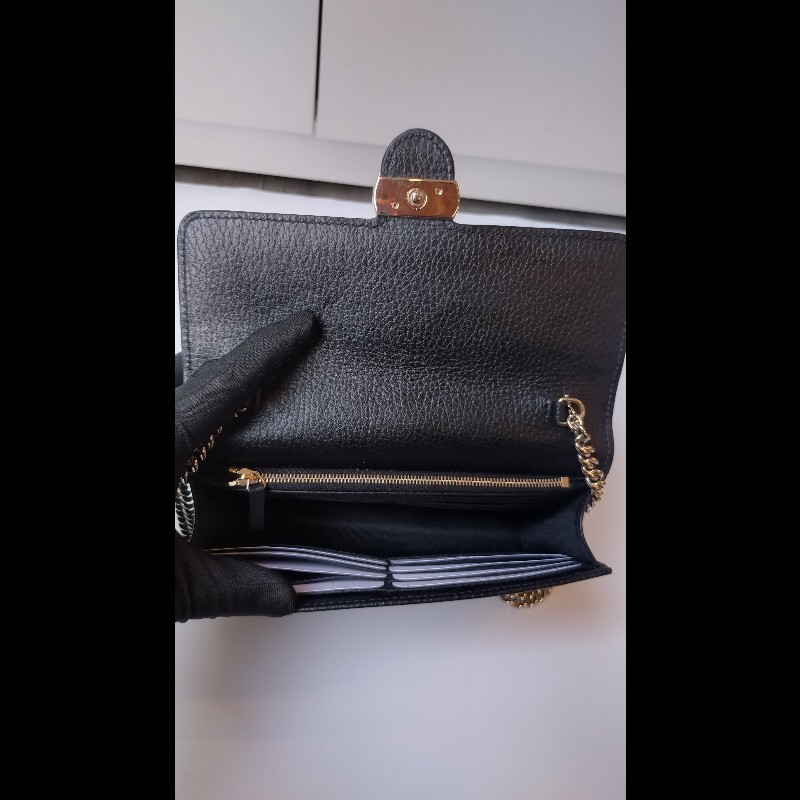 Gucci 金鍊黑皮革GG 釦斜背小包WOC-17