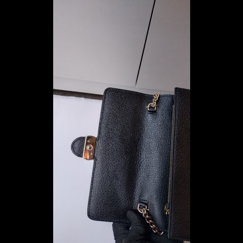 Gucci 金鍊黑皮革GG 釦斜背小包WOC-18