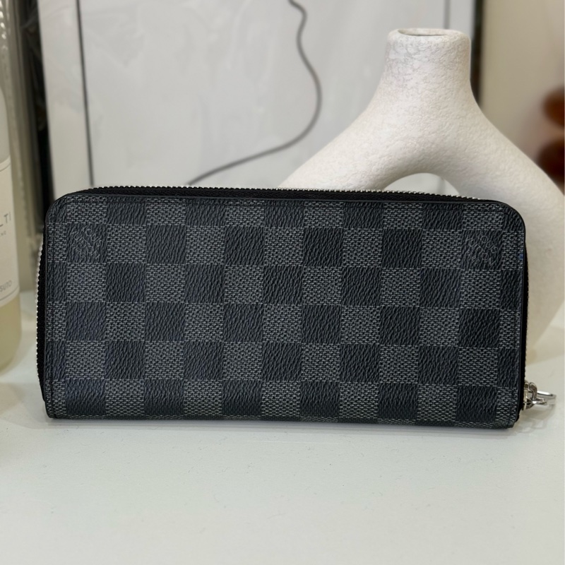 （稀有釋出）LV Zippy 黑灰格直立拉鍊長夾 🟦內裏限量藍色-1