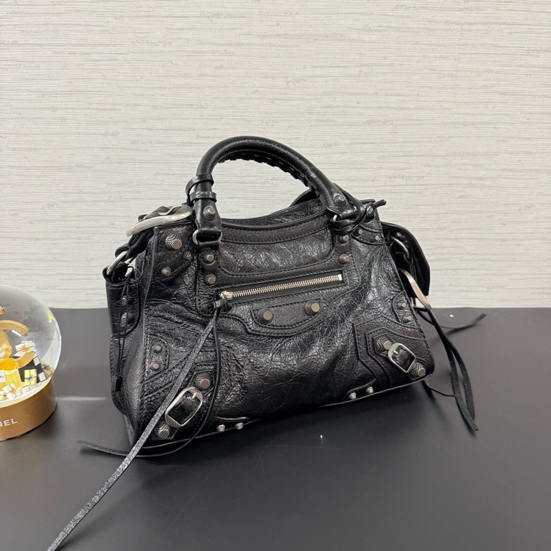 ✨ BALENCIAG NEO CAGOLE XS 爵士黑  熱門爆款Cagole 包來啦✨ 爆炸好裝尺寸🤍愛心鏡子🤍小卡包👌-1