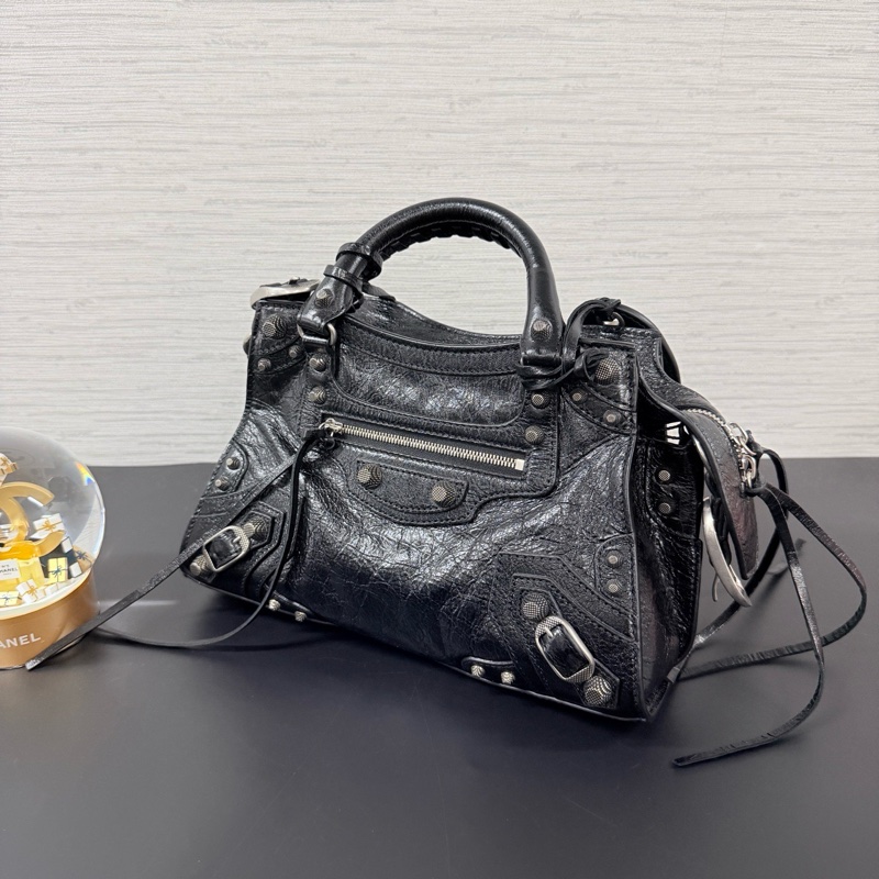 ✨ BALENCIAG NEO CAGOLE XS 爵士黑  熱門爆款Cagole 包來啦✨ 爆炸好裝尺寸🤍愛心鏡子🤍小卡包👌-2