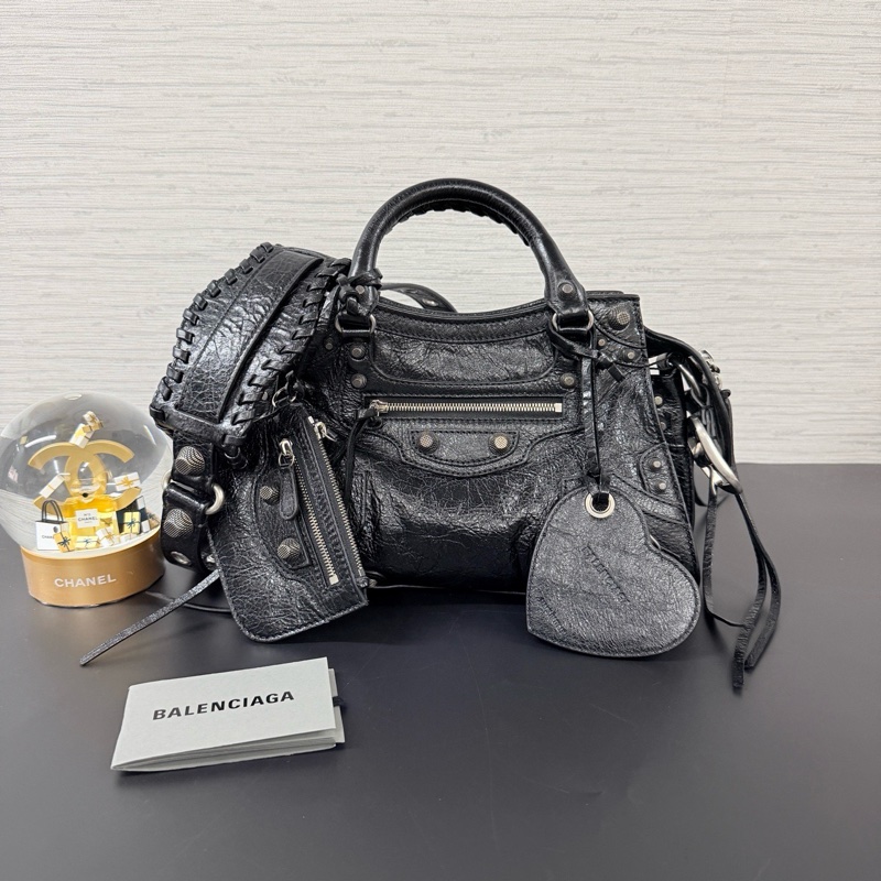 ✨ BALENCIAG NEO CAGOLE XS 爵士黑  熱門爆款Cagole 包來啦✨ 爆炸好裝尺寸🤍愛心鏡子🤍小卡包👌-11