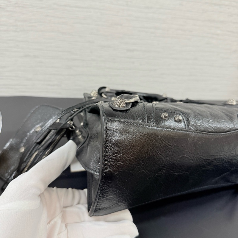 ✨ BALENCIAG NEO CAGOLE XS 爵士黑  熱門爆款Cagole 包來啦✨ 爆炸好裝尺寸🤍愛心鏡子🤍小卡包👌-12