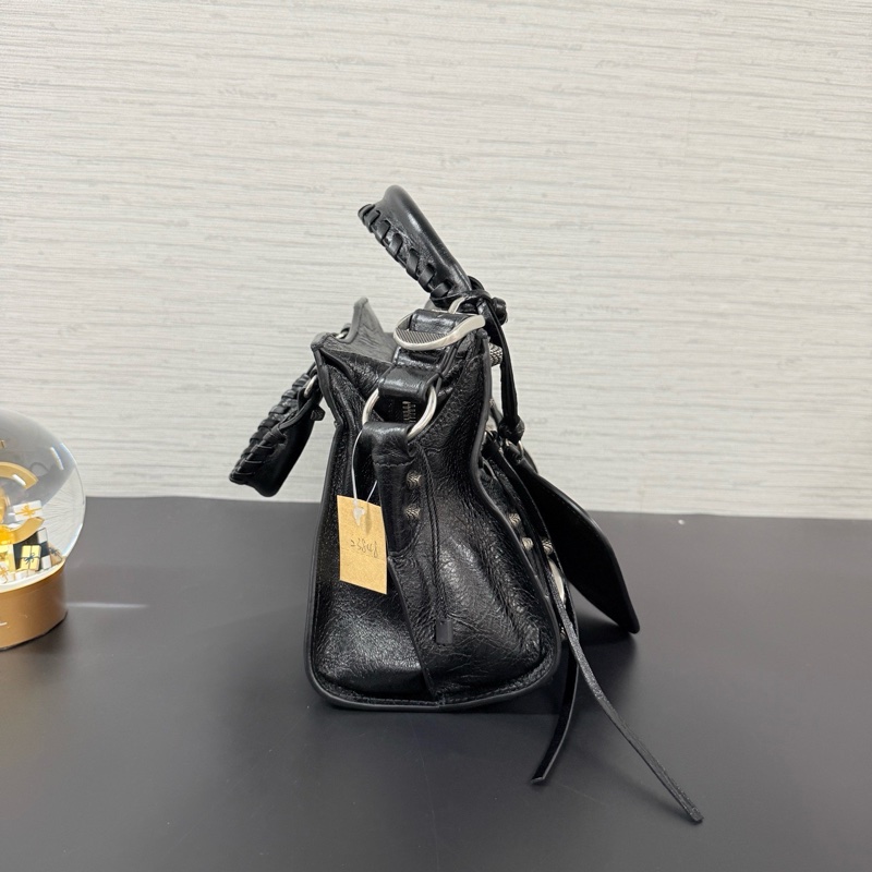 ✨ BALENCIAG NEO CAGOLE XS 爵士黑  熱門爆款Cagole 包來啦✨ 爆炸好裝尺寸🤍愛心鏡子🤍小卡包👌-14