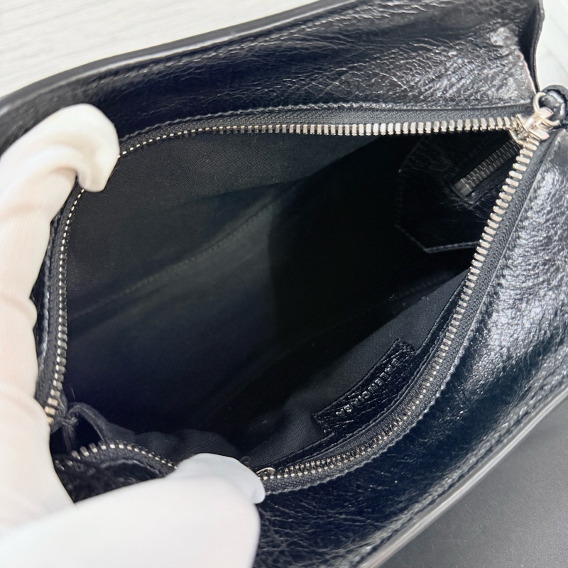 ✨ BALENCIAG NEO CAGOLE XS 爵士黑  熱門爆款Cagole 包來啦✨ 爆炸好裝尺寸🤍愛心鏡子🤍小卡包👌-17