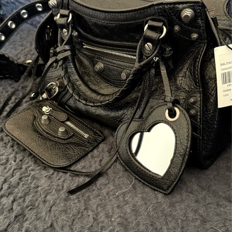 ✨ BALENCIAG NEO CAGOLE XS 爵士黑  熱門爆款Cagole 包來啦✨ 爆炸好裝尺寸🤍愛心鏡子🤍小卡包👌