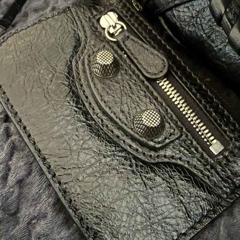 ❣️出廠吊牌還在✨ BALENCIAG NEO CAGOLE XS 爵士黑 熱門爆款Cagole 包來啦✨ 爆炸好裝尺寸🤍愛心鏡子🤍小卡包👌-3