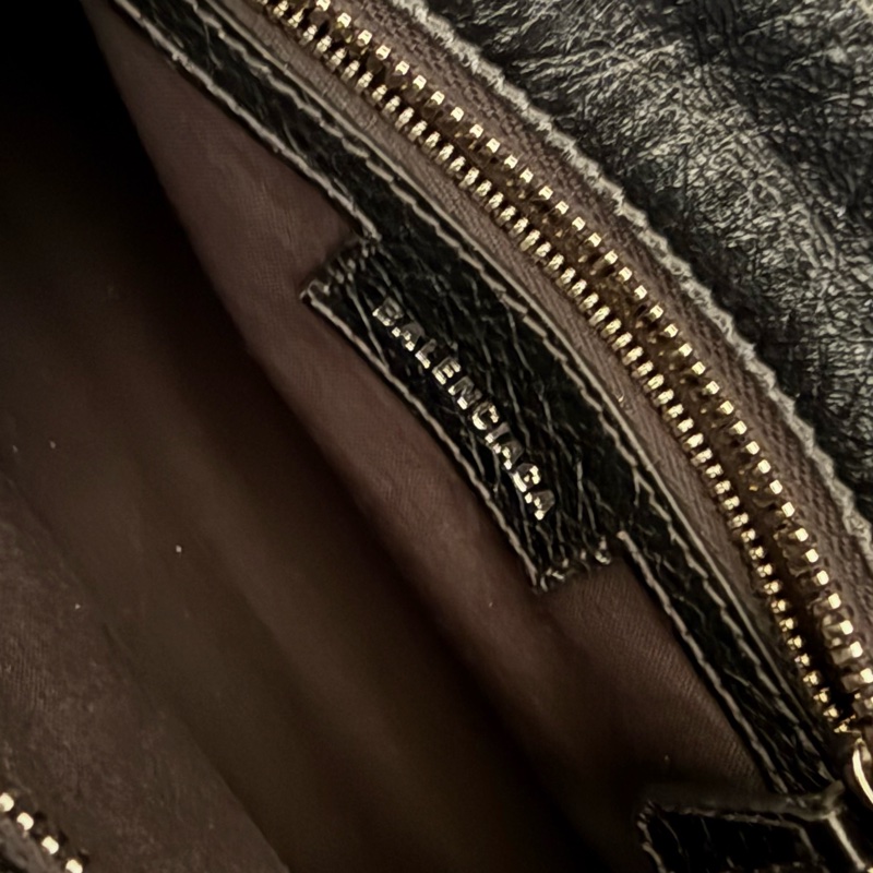 ❣️出廠吊牌還在✨ BALENCIAG NEO CAGOLE XS 爵士黑 熱門爆款Cagole 包來啦✨ 爆炸好裝尺寸🤍愛心鏡子🤍小卡包👌-4