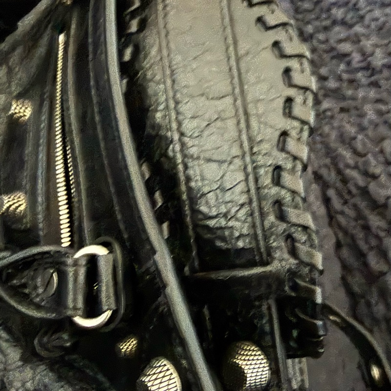 ❣️出廠吊牌還在✨ BALENCIAG NEO CAGOLE XS 爵士黑 熱門爆款Cagole 包來啦✨ 爆炸好裝尺寸🤍愛心鏡子🤍小卡包👌-5