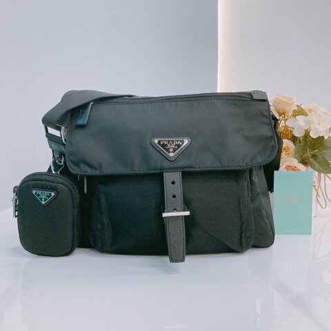 MS0553 Prada 普拉達 復刻版 降落傘布 尼龍布 跣水 郵差包 小掛件 黑色 銀扣 Re-Nylon Padded Bag Small Black x PHW