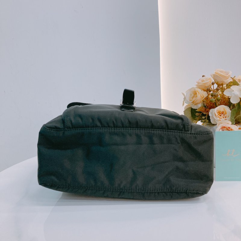 MS0553 Prada 普拉達 復刻版 降落傘布 尼龍布 跣水 郵差包 小掛件 黑色 銀扣 Re-Nylon Padded Bag Small Black x PHW-2